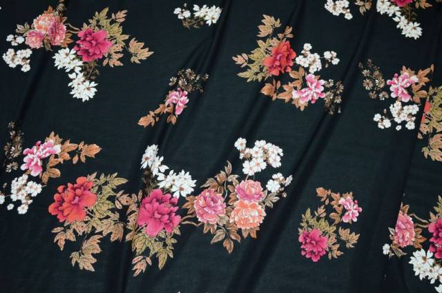 Vendita on line tessuto pura viscosa giavanese fantasia floreale fondo nero - tessuti abbigliamento