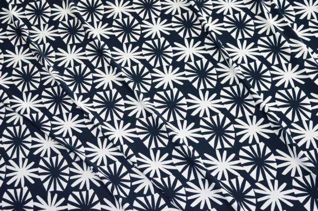Vendita on line tessuto maglina viscosa fiore stilizzato bianco blu - tessuti abbigliamento