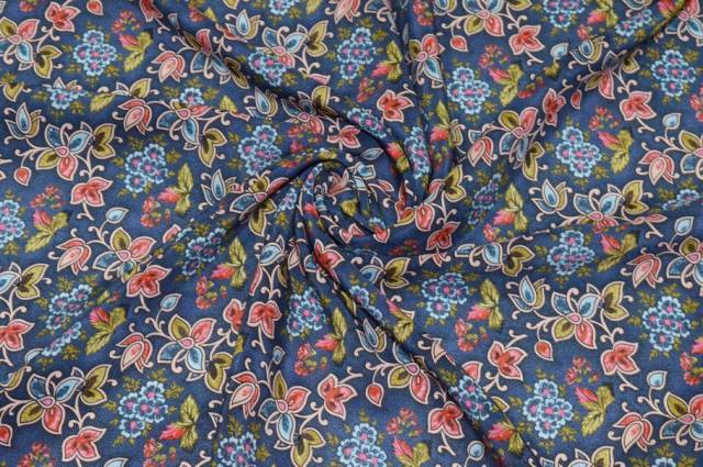 Vendita on line tessuto crepe de chine pura seta fiore stilizzato fondo blu - tessuti abbigliamento sete
