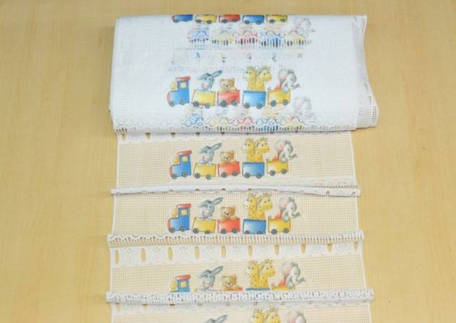 Vendita on line tendino ricamato disegno trenino - prodotti