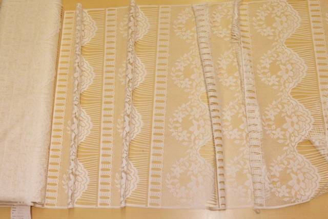 Vendita on line tendino con ricamo floreale color ecru' - prodotti