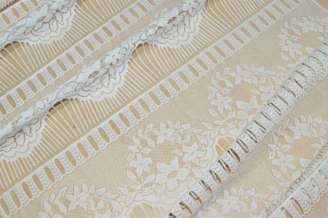 Vendita on line tendino con ricamo bianco floreale - prodotti