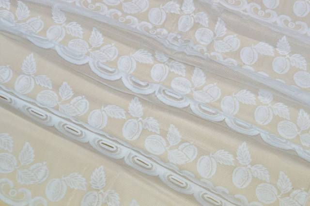 Vendita on line tendino bianco ricamato con fantasia frutta - prodotti