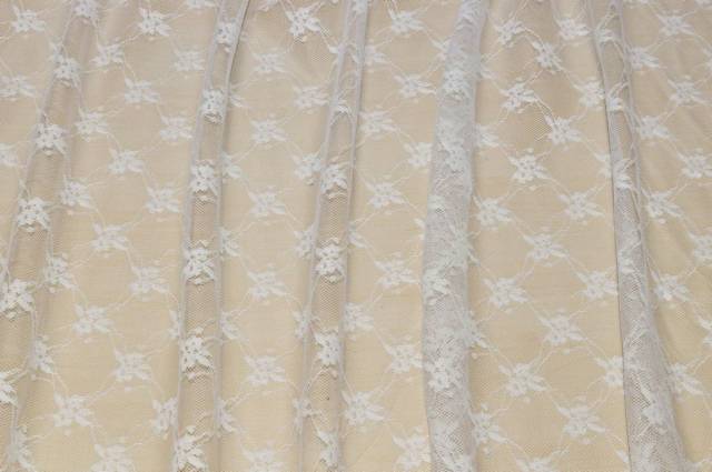 Vendita on line tessuto tenda tulle ricamato bianco - prodotti