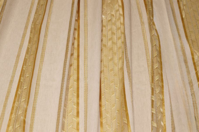 Vendita on line tessuto tenda organza con dettaglio oro centrale - prodotti
