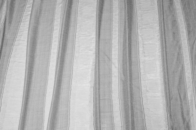 Vendita on line tessuto tenda fasciato grigio con filo lurex argento - tessuti per a metraggio moderne