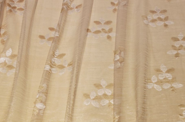 Vendita on line tessuto tenda organza stropicciata con fiore ricamato - prodotti