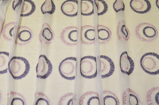 Vendita on line tessuto tenda organza con ricamo il rilievo rosa e viola - prodotti
