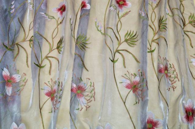 Vendita on line tessuto tenda organza grigia con ricamo floreale - prodotti