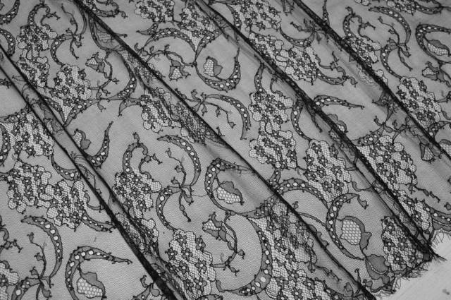 Vendita on line tessuto pizzo chantilly nero - prodotti