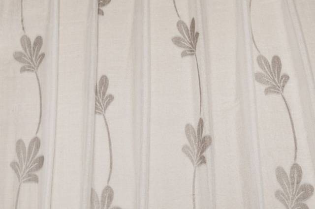 Vendita on line tessuto tenda con foglia ricamata beige lurex argento - tessuti per in offerta