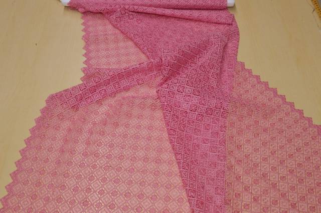 Vendita on line scampolo pizzo macrame' viscosa rosa - tessuti abbigliamento