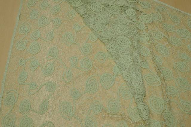 Vendita on line scampolo ricamato verdino - tessuti abbigliamento