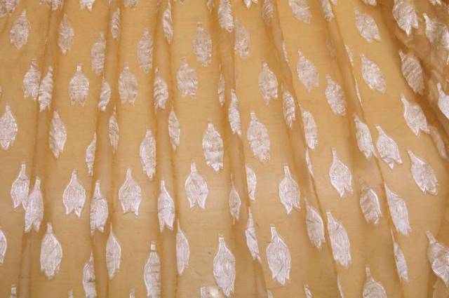 Vendita on line tessuto tenda organza stropicciata giallo oro con applicazioni - tessuti per