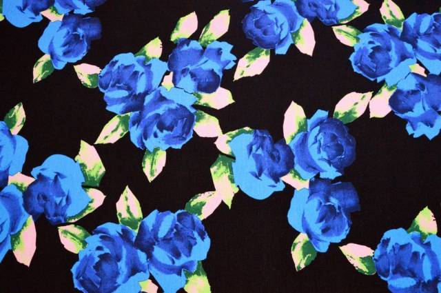 Vendita on line tessuto maglina viscosa fantasia floreale azzurra fondo nero - tessuti abbigliamento viscosa fantasia