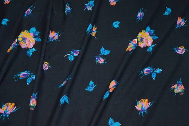 Vendita on line tessuto georgette pura seta floreale multicolor fondo nero - tessuti abbigliamento sete fantasia